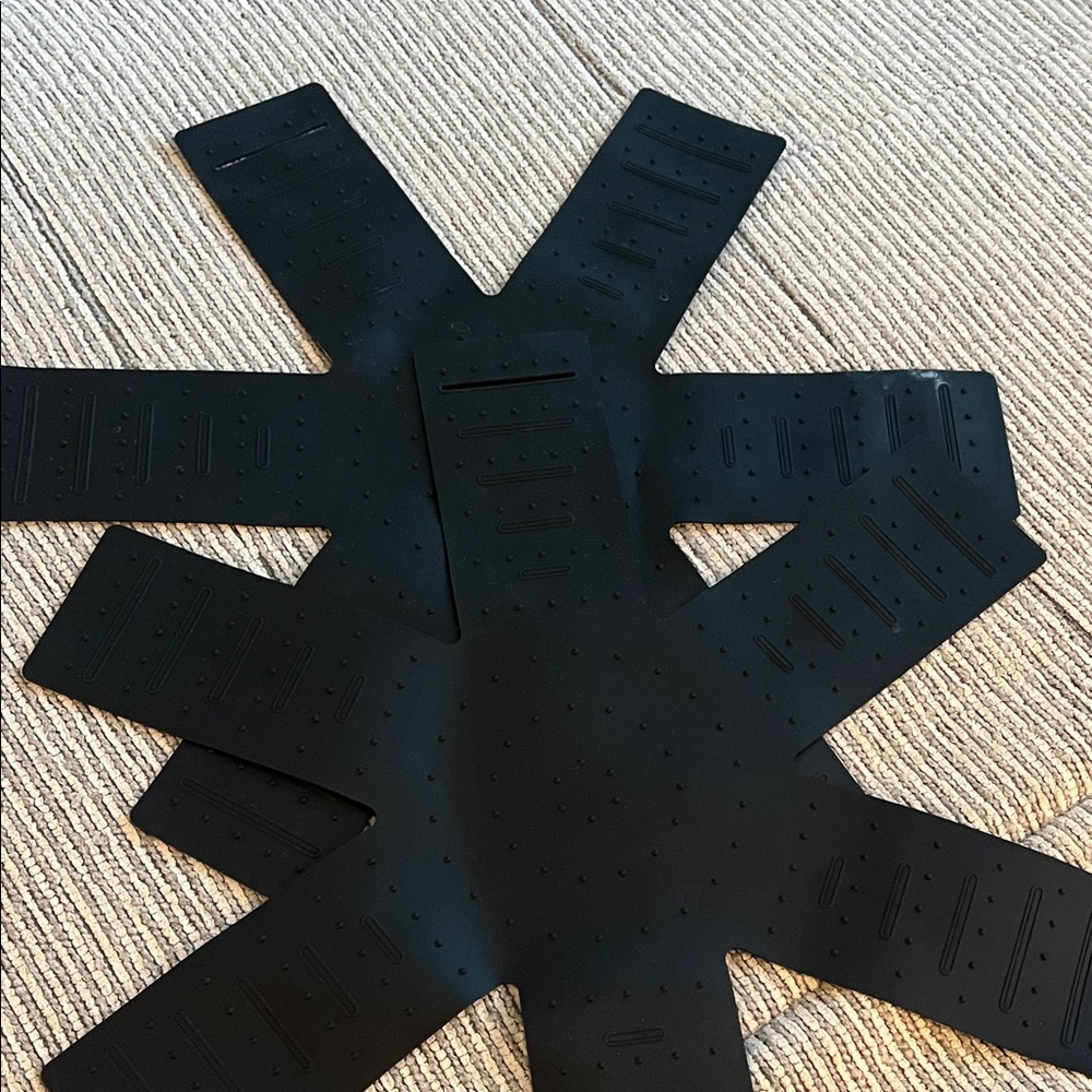 Black silicone divider